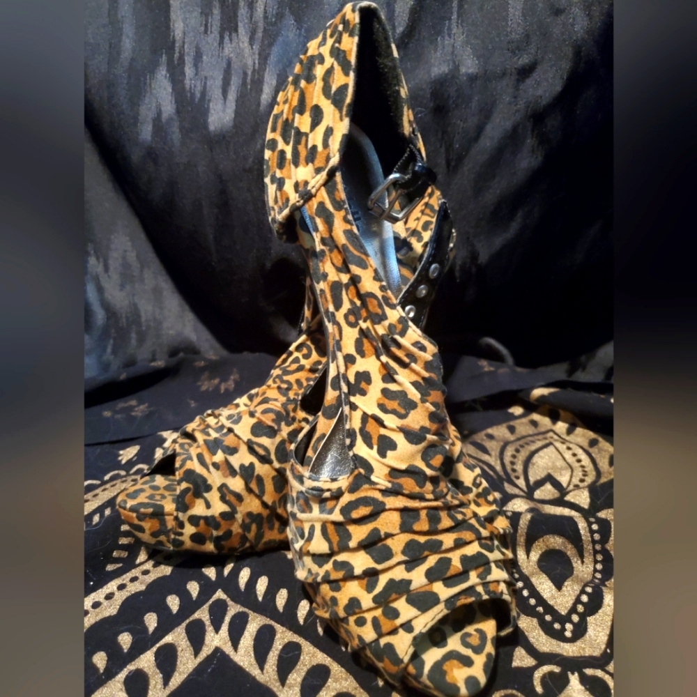 Gorgeous leopard print Charlotte Russe high heels great condition size 9